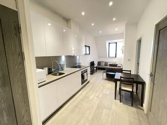 Stunning 1-bed Deluxe Apartment in Slough