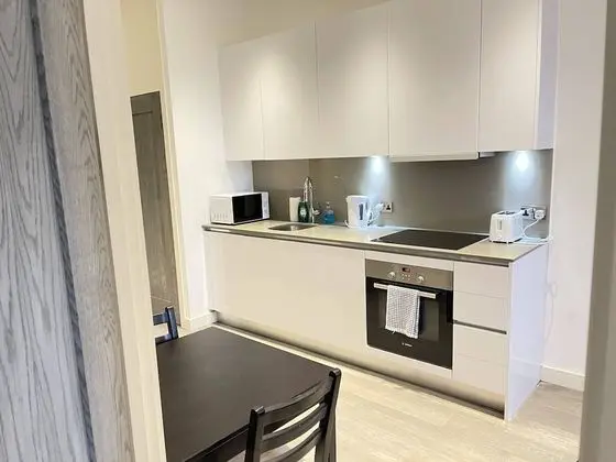 Stunning 1-bed Deluxe Apartment in Slough - Mutfak