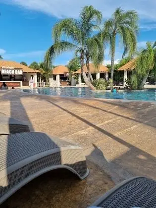 Stunning 1or 2-bed Apartment in Discovery Bay - Havuz
