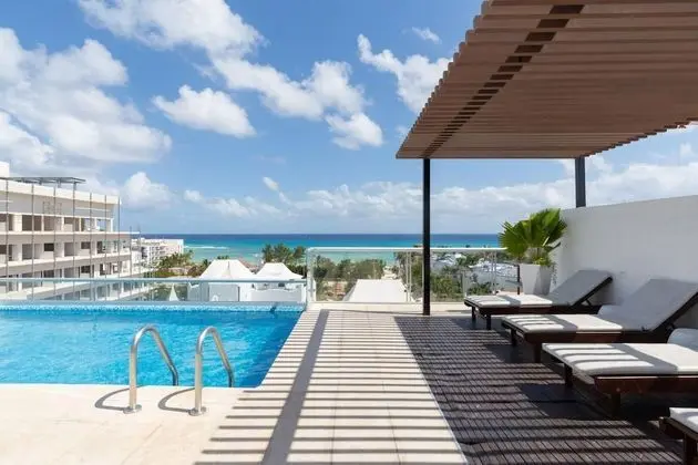Stunning 2 in 1 Apartments Ocean View Rooftop Pool Near The Beach and 5th Avenue