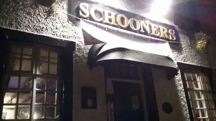 Stunning 2-bed Apartment Above Schooners Bar