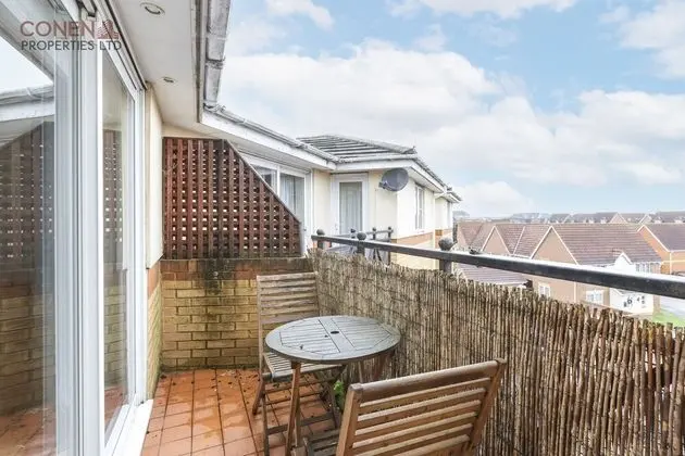 Stunning 2-bed Apartment in Grays - Dış Mekan