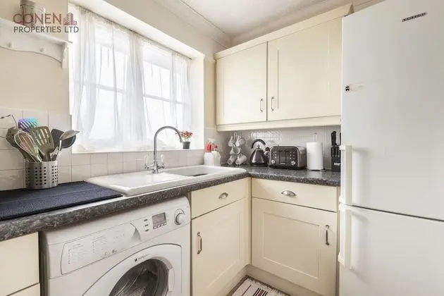 Stunning 2-bed Apartment in Grays - Mutfak