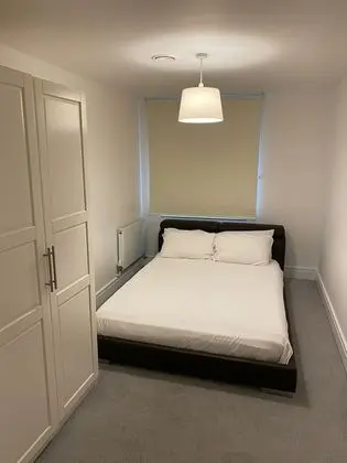 STUNNING 2 BED APARTMENT WITH PARKING
