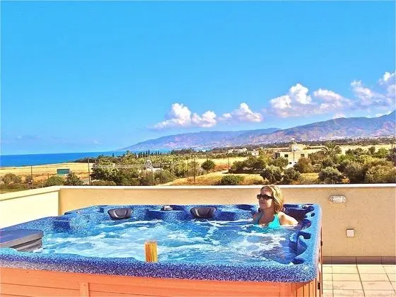 Stunning 2-bed Apartment in Poli Crysochous