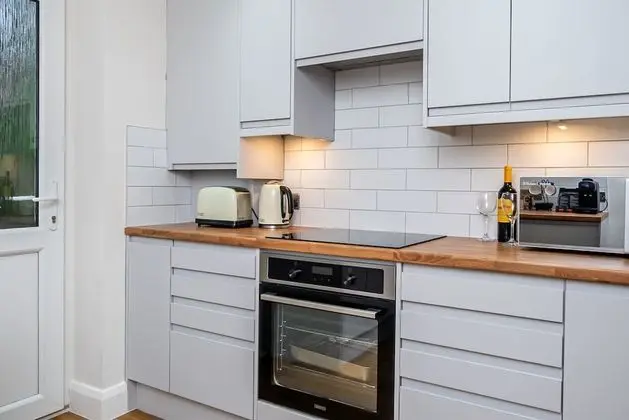 Stunning 2-bed Apartment in Purley - Croydon Gem - Mutfak