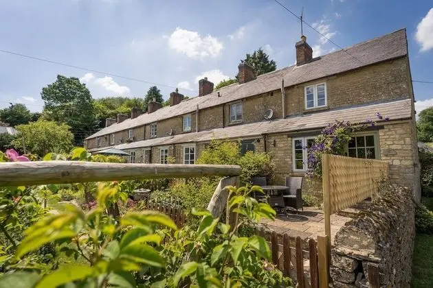 Stunning 2-bed Cottage in Fordwells