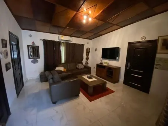 Stunning 2-bed House in Madina.place to Call Home