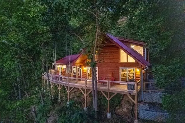 Stunning 2BR Cabin with Mountain Views - Dış Mekan