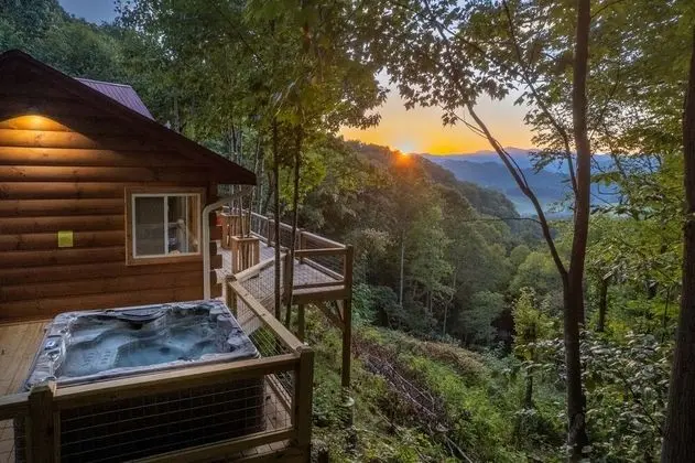 Stunning 2BR Cabin with Mountain Views - Havuz