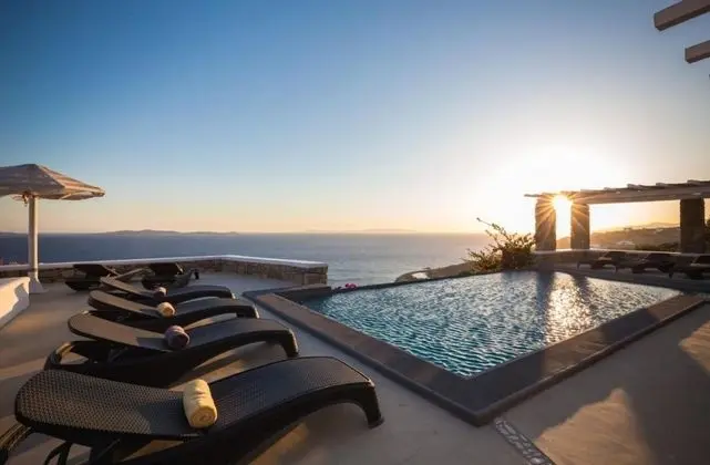 Stunning 2BR Cottage With Private Pool in Mykonos