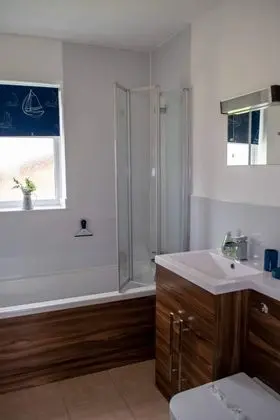 Stunning 3-bed Cottage in Lowestoft - Banyo Tipleri