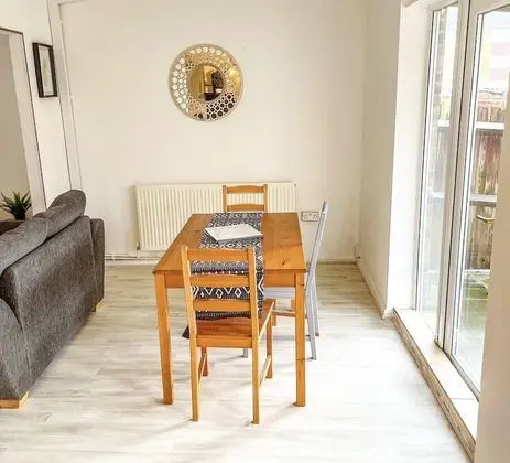 Stunning 3-bed House in London With Free Parking - Yerinde Yemek