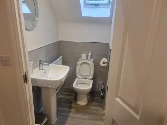 Stunning 3-bed House in Wolverhampton - Banyo Tipleri