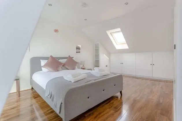 Stunning 3 Bedroom 2 Bath in Fantastic Location