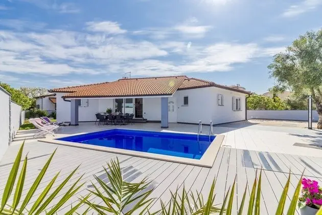 Stunning 3-bedroom Villa With a Private Pool-pula
