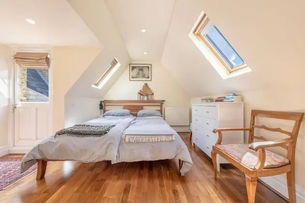 Stunning 3 Bedroom Apartment in Trendy Chalk Farm