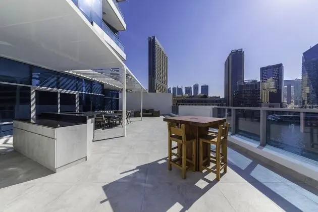 Stunning 3-floor Villa w Impressive Marina Views