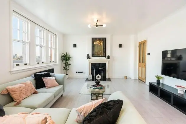 Stunning 3BD Riverside Flat Communal Roof Terrace