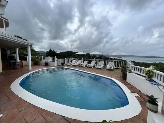 Stunning 4-bed Villa in Gros Islet, St Lucia - Havuz