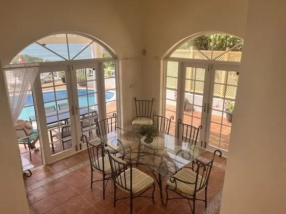 Stunning 4-bed Villa in Gros Islet, St Lucia - Yerinde Yemek
