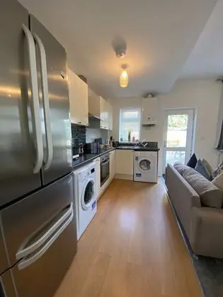 Stunning 4-bed House in Derby - Mutfak