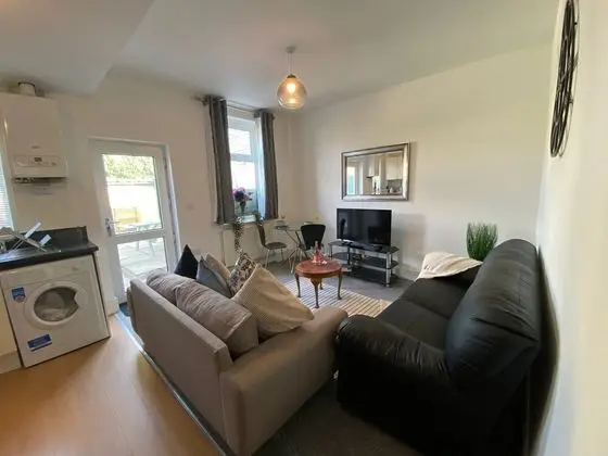 Stunning 4-bed House in Derby - Oda Düzeni