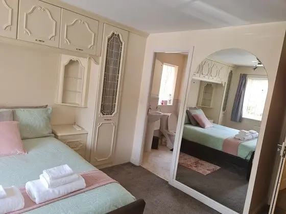 Stunning 4-bed House in Walsall - Oda