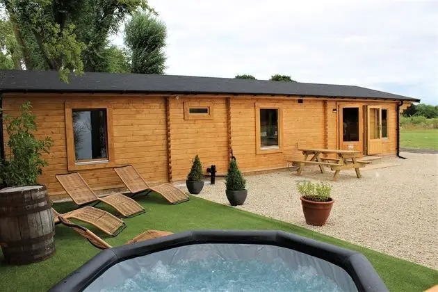 Stunning 5-bed Cabin in Ashton Under Hill - Öne Çıkan Resim