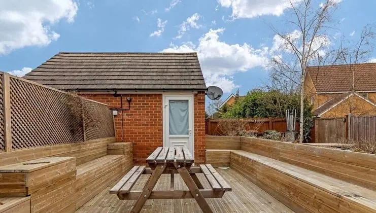 Stunning 5-bed Detached House in Bedford - Dış Mekan