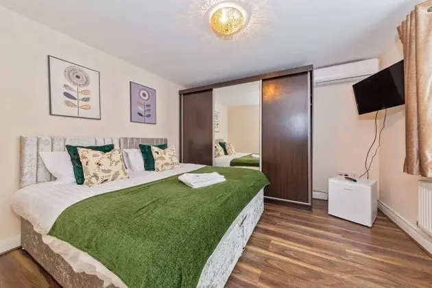 Stunning 5-bed Detached House in Bedford - Oda