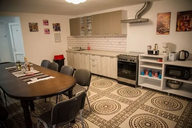 Stunning 5 Bed House in Campulung Moldovenesc - Mutfak
