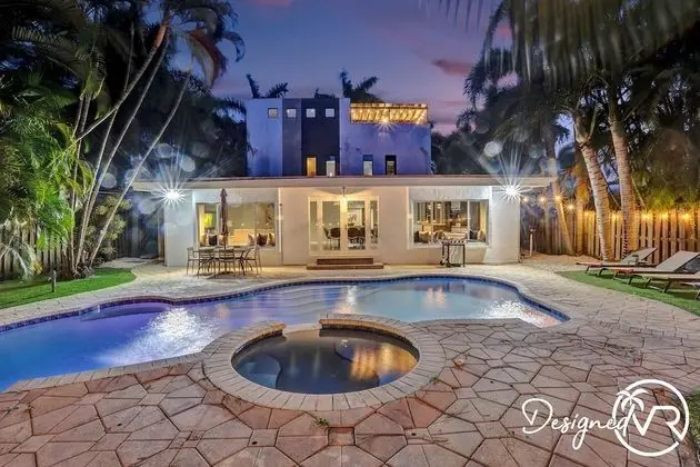 Stunning 5 BR with Heated Pool & Gaming