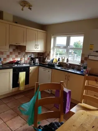 Stunning 6 Bed House With Private Garden in Galway - Mutfak