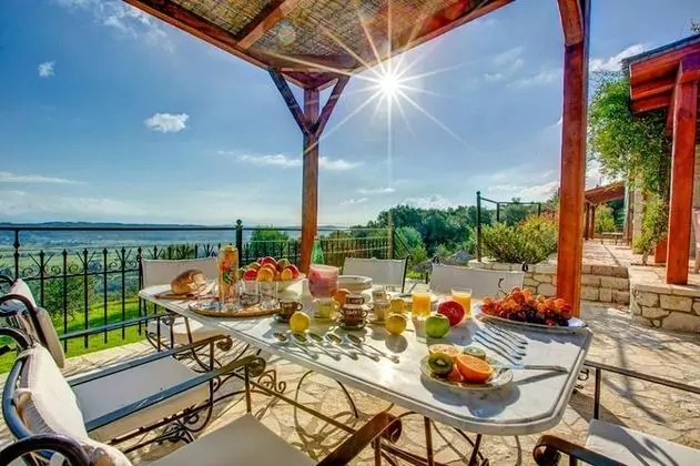 Stunning 8-bed Villa in Marmaro With Amazing View