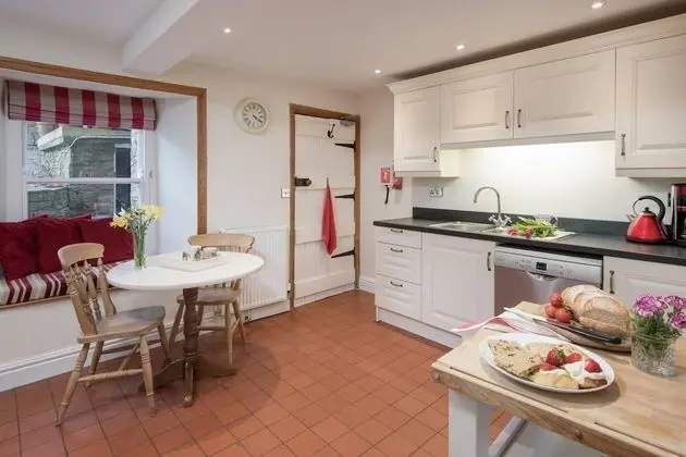 Stunning 8 Beds Country Retreat nr Richmond - Mutfak