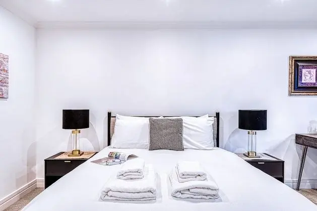 Stunning Apartment in Fashionable Marylebone by Underthedoormat