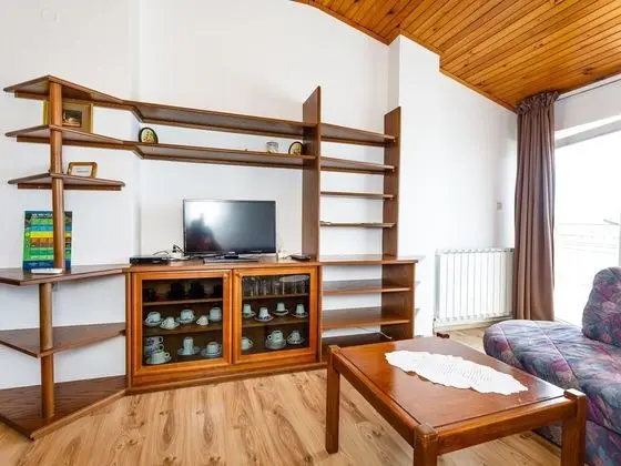 Stunning Apartment in Malinska With Terrace - Oda Düzeni