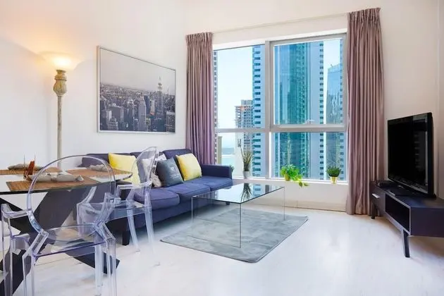 Stunning Apartment w Dubai Marina View