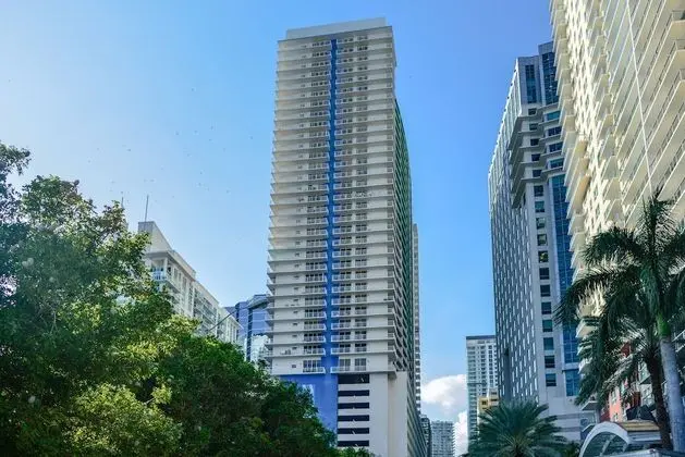 Stunning Apartment W pool & Gym- Parking