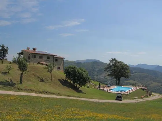 Stunning Villa in Apecchio with Hot Tub - Havuz