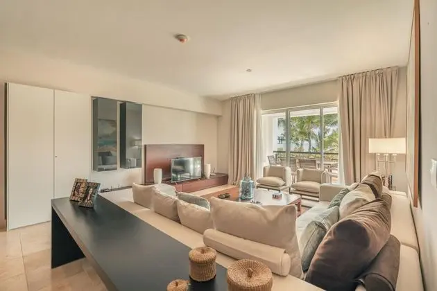 Stunning Apt w Beach View and Interior Jacuzzi at Punta Palmera CB4 - Oda