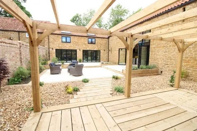 Stunning Barn Sleeps 10 With Hot Tub nr Melton - Dış Mekan