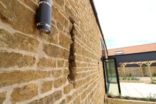 Stunning Barn Sleeps 10 With Hot Tub nr Melton - İç Mekan