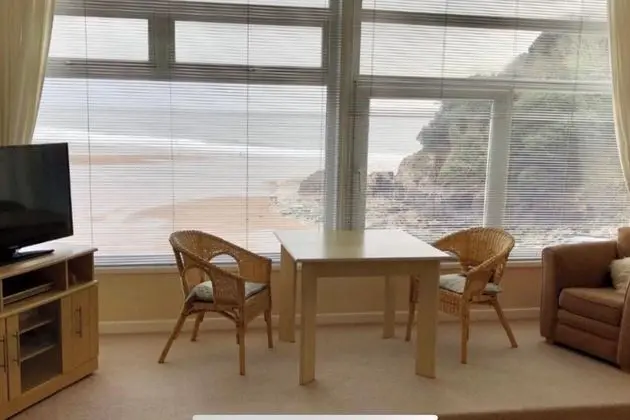Stunning Beach Front Apartment in Caswell Swansea - Öne Çıkan Resim