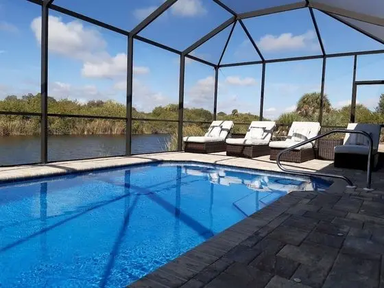 Stunning Brand NEW 3 bed Home Fabulous Pool Overlooking River