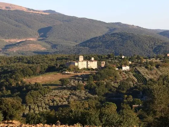 Stunning Castle in Gualdo Cattaneo With Shared Swimming Pool - Dış Mekan