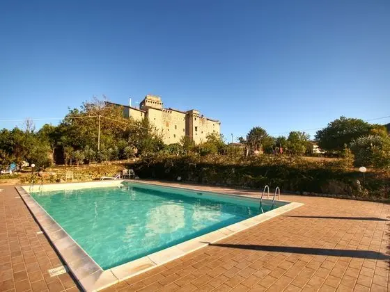 Stunning Castle in Gualdo Cattaneo With Shared Swimming Pool - Havuz