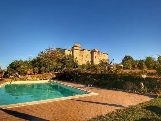 Stunning Castle in Gualdo Cattaneo With Shared Swimming Pool - Öne Çıkan Resim