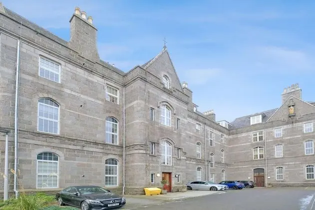 Stunning Central Two Bedroom Executive Apartment